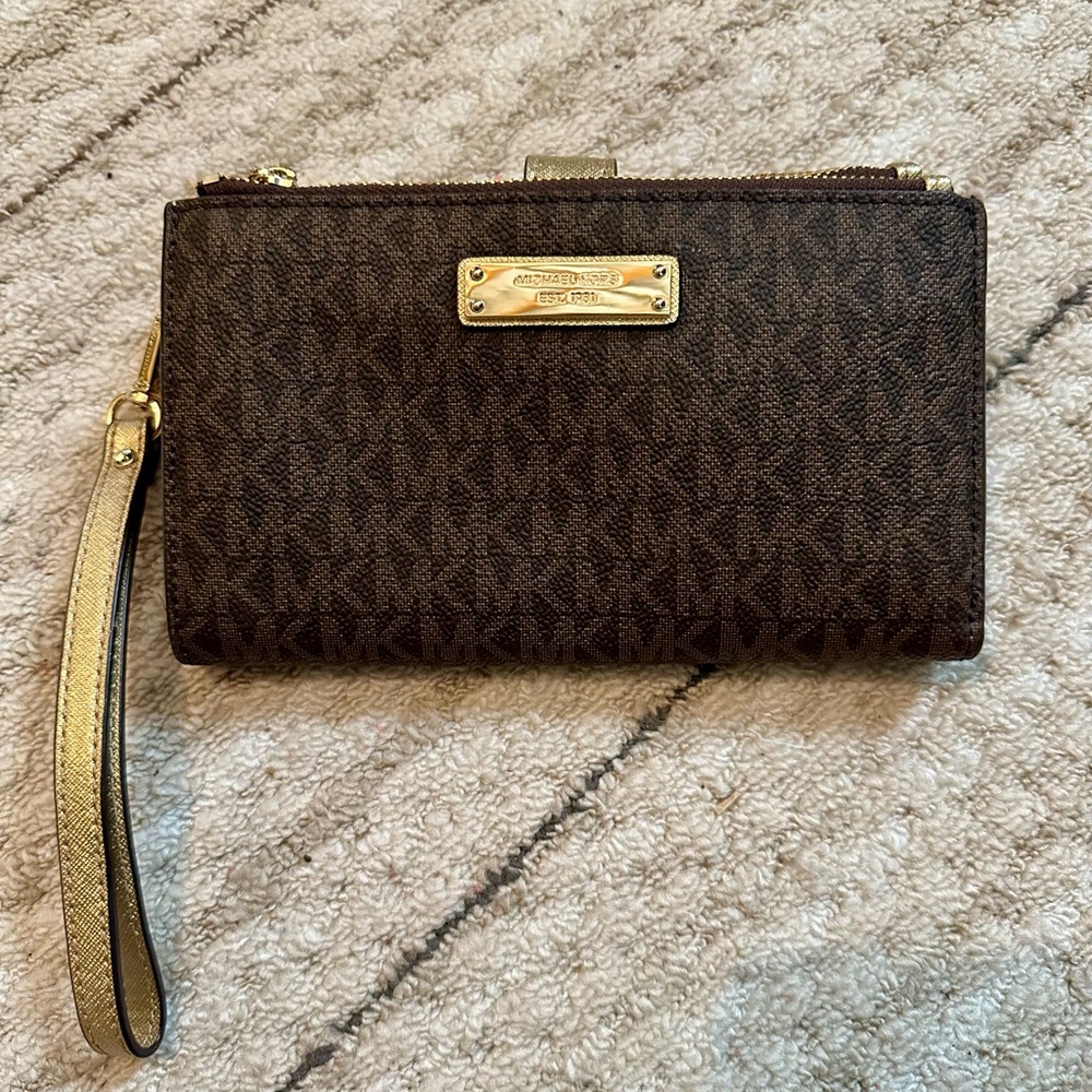 Michael Kors Jet Set Travel Signature Logo Smartphone Wallet